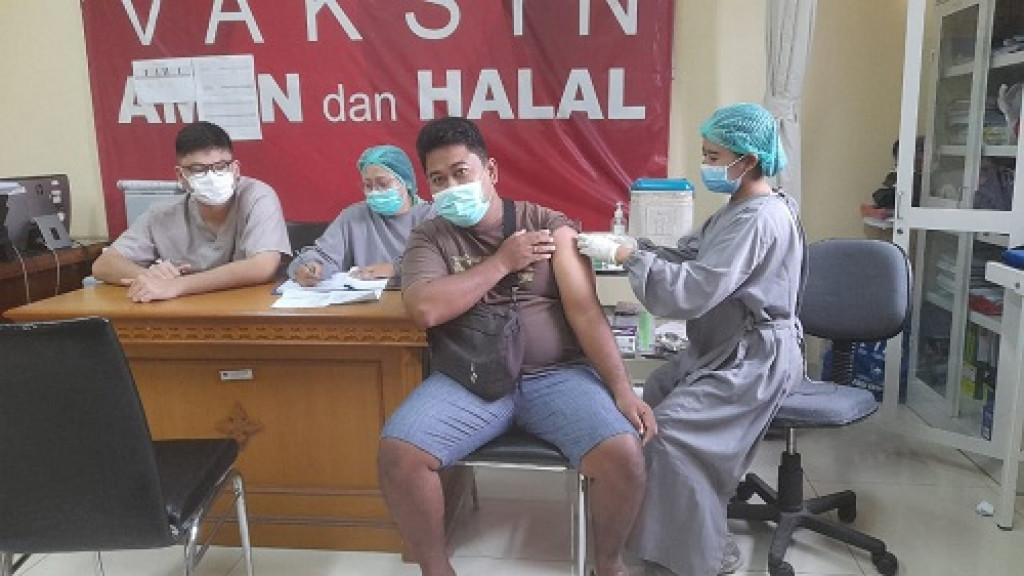 PELAYANAN VAKSINASI COVID-19 DI UPTD PUSKESMAS ABIANSEMAL I